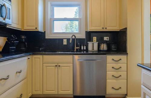 Spacious 4BR with Pool Near DC and Old Town Alexandria - Rutland - Foto 5