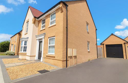 Spacious 4 Bedroom House in Milton Keynes for Families, Groups and Contractors - Foto 20