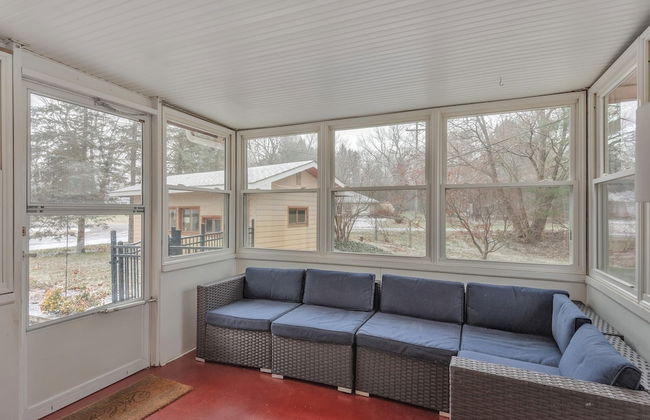 Amazing Lakefront Retreat On Long Lake! 2 Bedroom Home by RedAwning - Foto 26