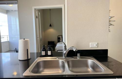 Stylish 1 Bedroom Apartment in LA with Free Parking - 10 Minutes away from Ceders Sinai - Foto 18