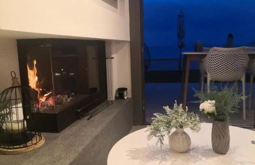LENICO Seafront Villa - Photo 43