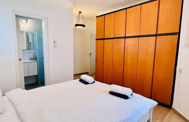 Elegant Apt with Balcony & Sea View by FeelHome - Photo 5