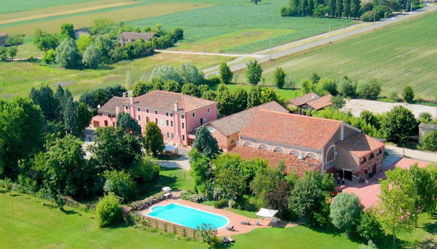 Countryside Bliss With Pool & Tennis - Photo 2, Primary image