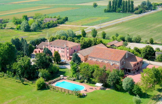 Countryside Bliss With Pool & Tennis - Photo 1