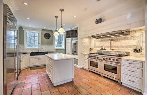 Spacious Estate with Courtyard 2 Miles to Downtown! - Foto 3