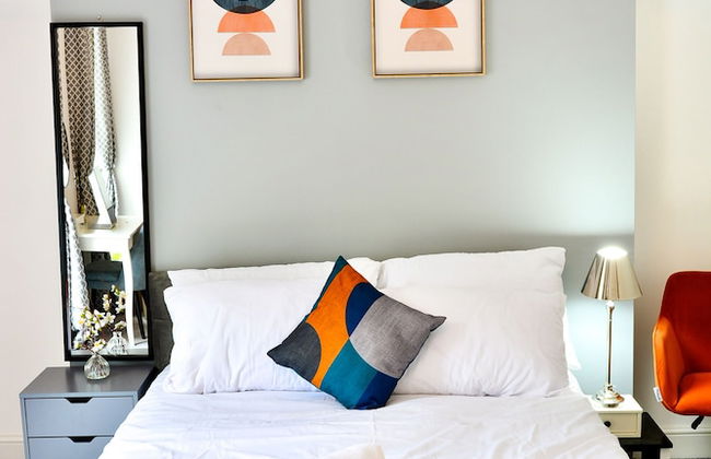 Captivating 3-bed House in Swansea Town Center - Photo 8