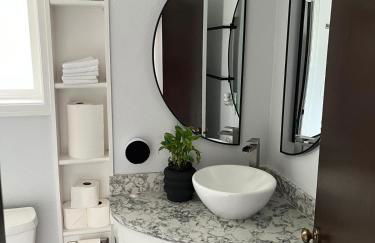 SEA Airport Coastal Home, located just 15 min from SeaTac Airport and 5 min from Des Moines Marina - Foto 3