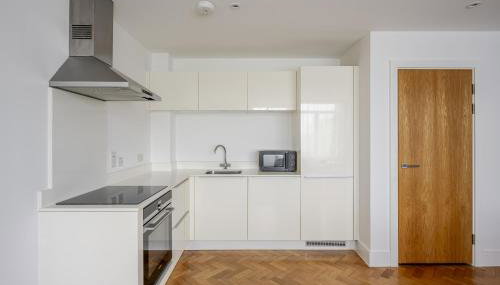 Luxurious City Centre Apartment in Chelmsford with Sky TV, Sports, Movies & Netflix - Foto 3