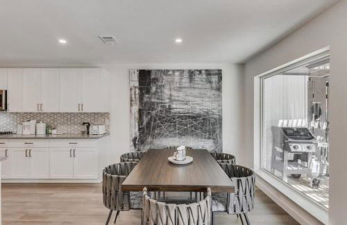 Luxury Home with 5 Bedrooms and Private Pool - Foto 17