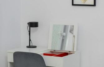 Jasny Apartament z Tarasem i Parkingiem by Noclegi Renters - Foto 13