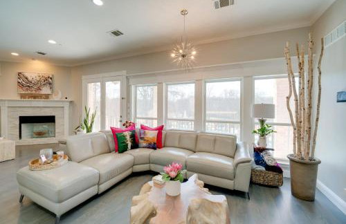 Near Joe Pool Lake! Luxe Getaway with Shared Pool - Foto 1