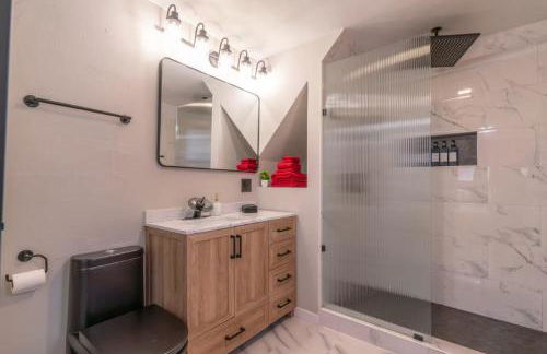 Pool Table, Arcade, Darts, 3 Car Garage, Sleeps 20 - Photo 44