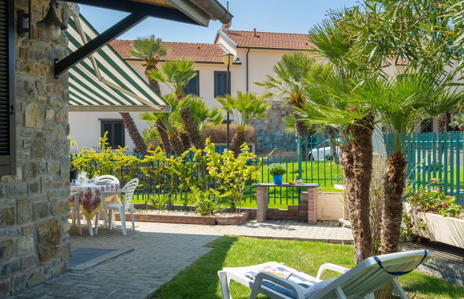 3 bedroom Apartment in Cipressa with swimming pool and garden - Photo 21