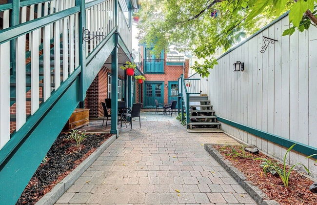 Beautiful Vieux Quebec 2 Bed Apt - Photo 21