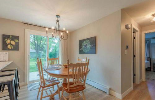 4BR 2BA Dog Friendly 3 Kings Walk to Lambeau - Foto 3