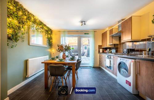Cosy 4-Bed House l Garden l Free Parking l WiFi l Specious l Hosted by The Cosy Corner Nationwide - Foto 9