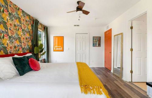 Disney World Cinderella Castle Lazy River Pool & Game Room - Foto 24