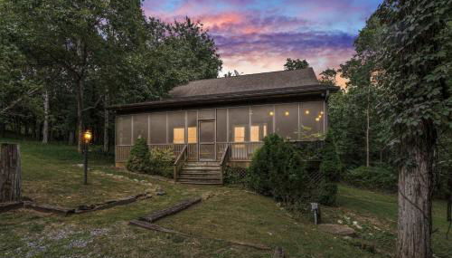 Screened Porch w Swing, Fire Pit, Grill & Deck - Photo 2