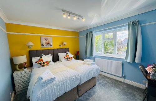 Modern 4BR House with Parking, 8 Mins to Gatwick Airport - Foto 57