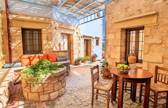 Venetian Mansion, 2 Separate Houses, Heated Pool in Kastellos, North-west Coast - Foto 13