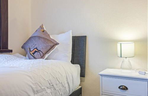 Spacious 4 Bedroom Home Near City Centre Sleeps 11 with Free Parking - Foto 22