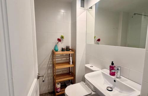 Charming & renovated apt stone throw to the sea - Foto 10