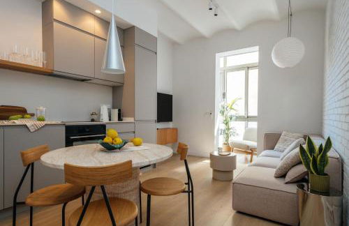 Newly Renovated Stylish Eixample - Great Location - Photo 3
