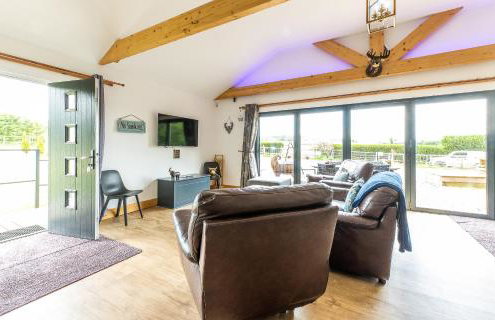 King Richard's Luxury Lodge - Sleeps up to 8, Dog Friendly, Near Sherwood Forest at Fairview Farm in Nottingham set in 88 acres and great for Groups, Family Gatherings & Corporate events - Foto 5