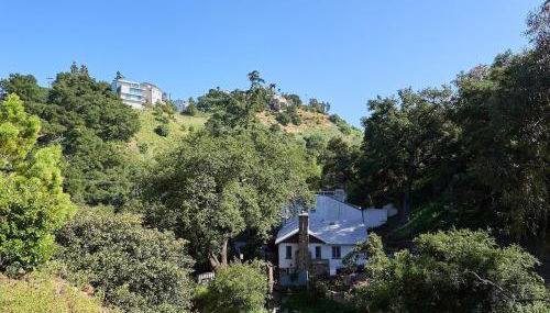 Malibu Nature Escape - 2BR Hideaway Nestled in the Woods, Minutes from the Beach - Foto 3