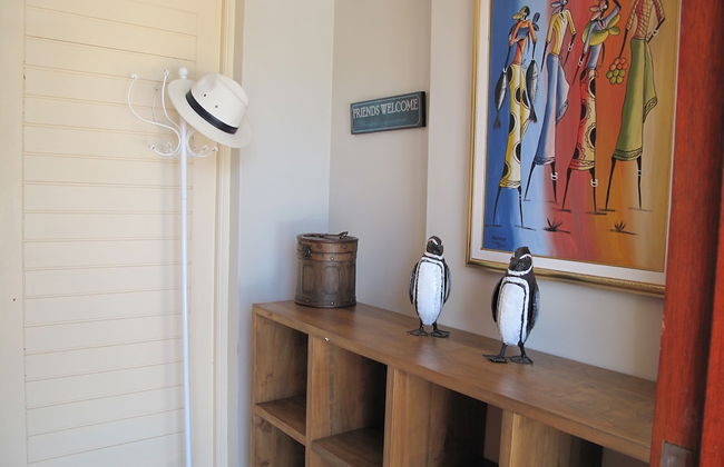 Stunning Cape Peninsula Holiday Villa With Pool - Photo 18