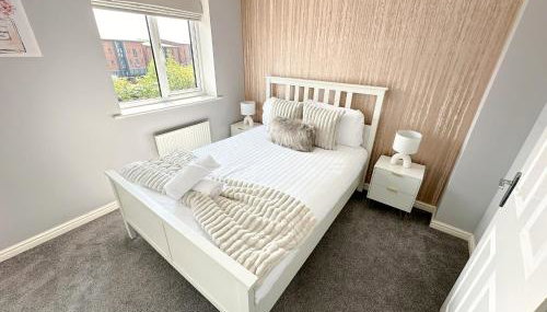 Luxury 4 Bed House - Free Parking - Contractors - Relocators - Foto 5