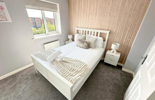 Luxury 4 Bed House - Free Parking - Contractors - Relocators - Foto 5