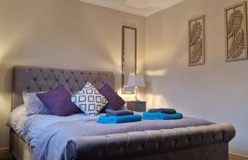 Stunning Fir Tree Corner 3 bedroom detached Executive house ideal wedding guest family home with free drive way CCTV parking for 2 vehicles or LWB Van M5 1 mile away dogs welcome by prior arrangement - Foto 2