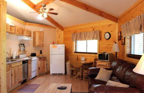 Unique Wooden Yurt Rental for a Vacation near Beckley, West Virginia - Foto 2