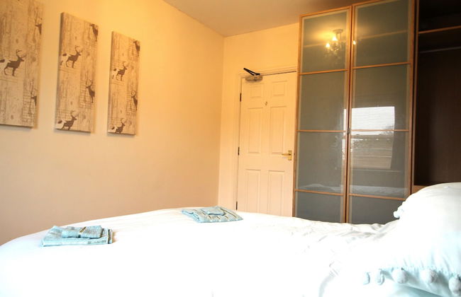 Doncaster Central Apartment Sleeps 5 Very Quiet - Photo 4