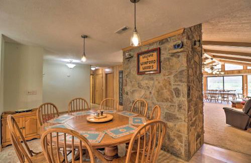 Scenic Riverview Getaway with Screened Porch! - Foto 8