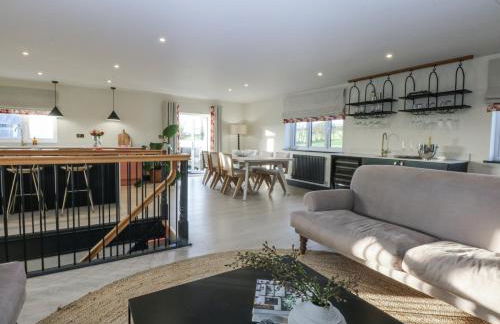 Bell House - Photo 2