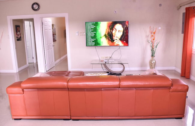 Executive Arcadia Luxury Guest Apartment - Photo 17