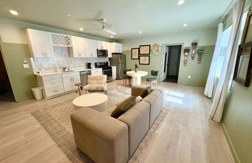 CUTE 1 BR Basement Apt Near Shops, Park - Foto 12