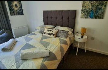 360 Serviced Accommodations - Brentwood 2 Bedroom Executive Apartment with Secure Parking - Foto 2