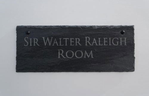 Luxury Large Five Bedroom Family House Sleeps 10 - Photo 37