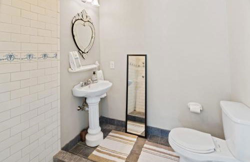 Grand Historic 8BR 6 5BA Mansion Waterfront Decks - Foto 25