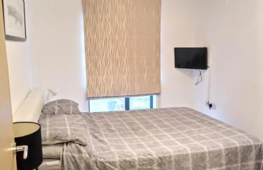 New Central Woking 1 and 2 Bedroom Apartments with Free Gym, close to Train Station - Photo 2