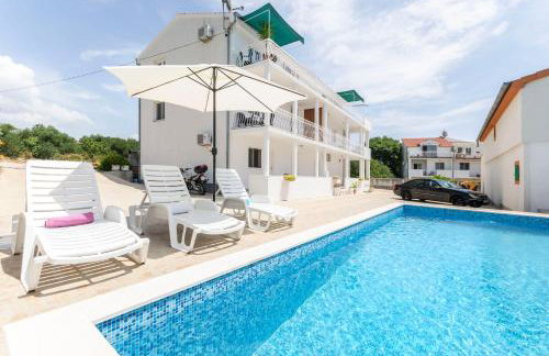 Apartments Mila Family With Pool - Photo 30