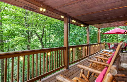 Amazing Creek View Cabin w/ Hot Tub, Firepit & Pool Table - Foto 54