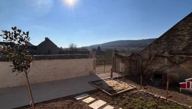 Au 8 à Meursault, Magnifique maison Bourguignonne au pied des vignes, jardin, places de parking privée - Foto 5