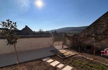 Au 8 à Meursault, Magnifique maison Bourguignonne au pied des vignes, jardin, places de parking privée - Foto 5