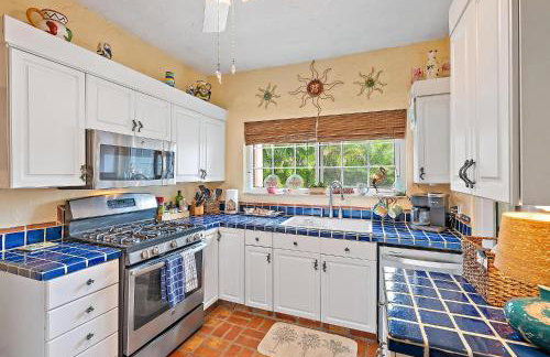 Casa De Marita - Backyard Bliss with Pool in Historic Sunshine Park - Foto 7