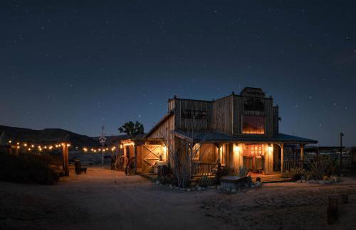 The Outlaw By The Cohost Company - Foto 63