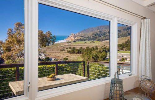 Ocean & Mountain View Home - Walk to Trails Beach Family Activities - Foto 1